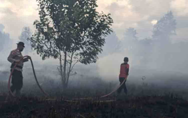 Ilustrasi - penanganan kebakaran lahan di Sampit, beberapa waktu lalu.