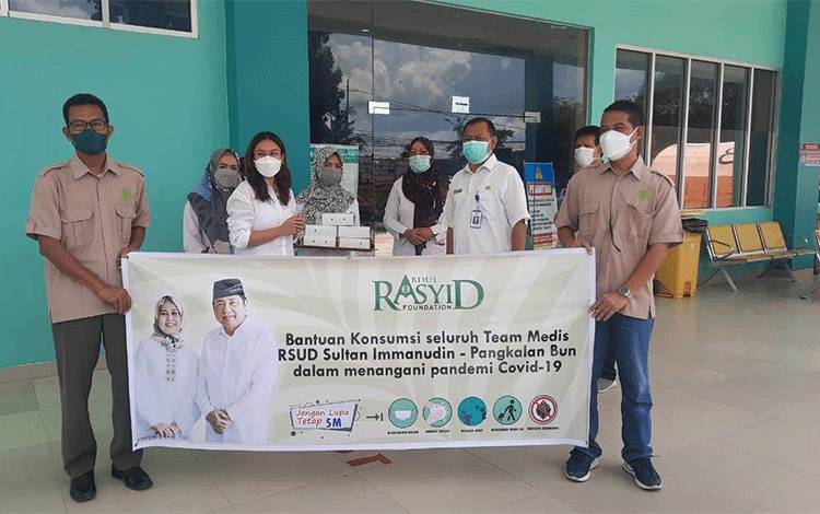 Abdul Rasyid Foundation Serahkan Bantuan Konsumsi untuk Nakes RSUD Sultan Imanuddin Pangkalan Bun