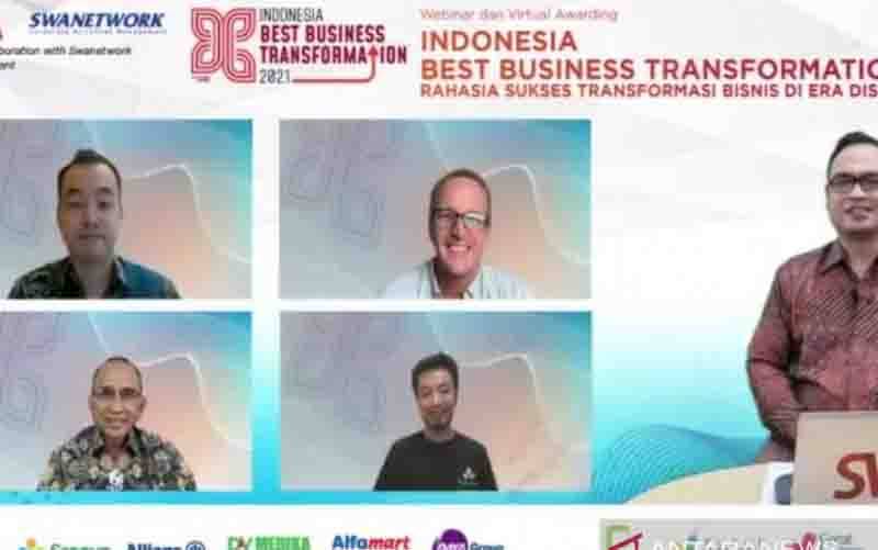 Webinar dan virtual awarding "Indonesia Best Business Transformation" dengan tema "Rahasia Sukses Transformasi Bisnis di Era Disrupsi" yang diselenggarakan Majalah SWA di Jakarta, Rabu. (foto : ANTARA/Risbiani Fardaniah)