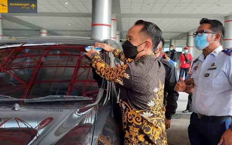 Wali Kota Palangka Raya Fairid Naparin meresmikan Armada Taksi Bandar Udara Tjilik Riwut, Kamis 5 Agustus 2021