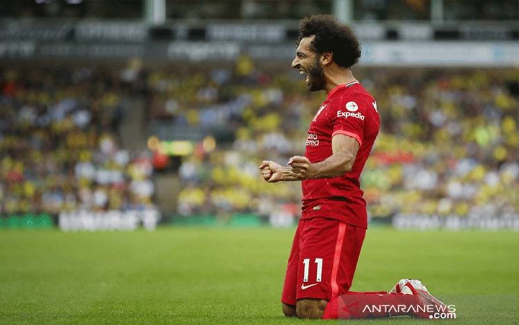 Penyerang Liverpool Mohamed Salah merayakan golnya ke gawang Norwich City dalam laga pekan pembuka Liga Inggris 2021/22 di Stadion Carrow Road, Norwich, Inggris, Sabtu (14/8/2021) waktu setempat