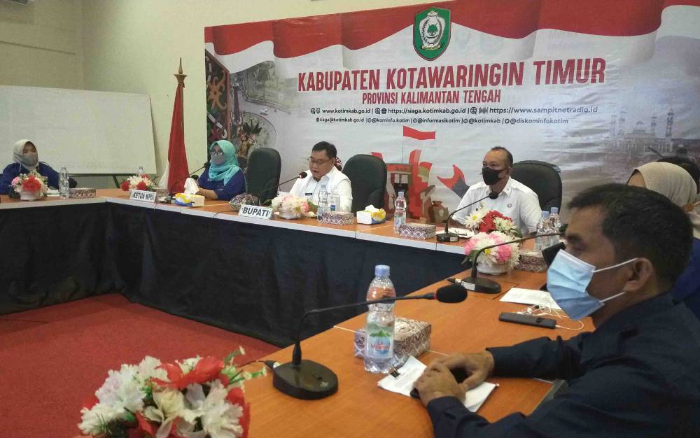 Bupati Kotim, Halikinnor saat memimpin webinar pendidikan pemilih yang digelar KPU di Diskominfo Kotim, Rabu, 18 Agustus 2021.