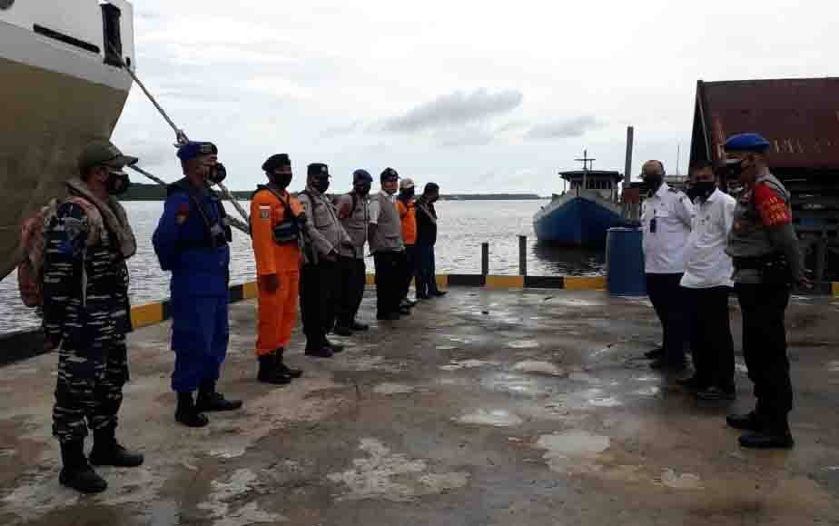 Tim gabungan berangkat melakukan pencarian 7 ABK yang hilang pasca tenggelamnya KM Putri Ayu 3 di kawasan perairan Kumai sekitar 60 kilometer dari TNTP, Rabu, 18 Agustus 2021.