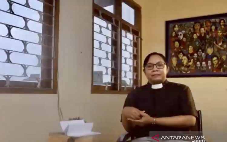 Pendeta Elsa Novita dari Gereja Kristen Pasundan saat tampil pada video dokumenter berjudul Dengarkan dan Suarakan yang disiarkan LBH Apik Jakarta di Jakarta, Rabu (18/8/2021), lewat kanal YouTube LBH Apik Jakarta.