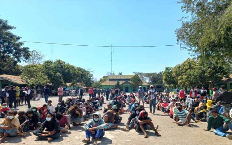 Ratusan WN Timor Leste yang akan dideportasi oleh Imigrasi Atambua