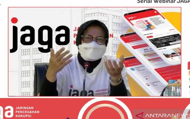 Menteri Sosial Tri Rismaharini dalam serial webinar JAGA Bansos secara daring, Kamis (19/8/2021)