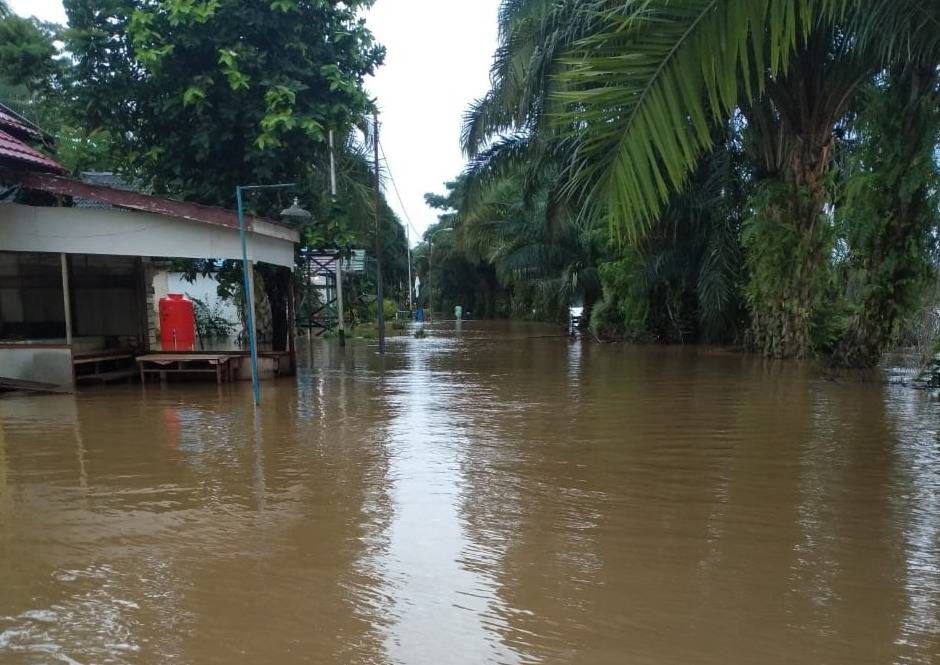 Kondisi banjir di Desa Batu Menangis, Kecamatan Batu Ampar, Senin, 23 Agustus 2021 pagi.