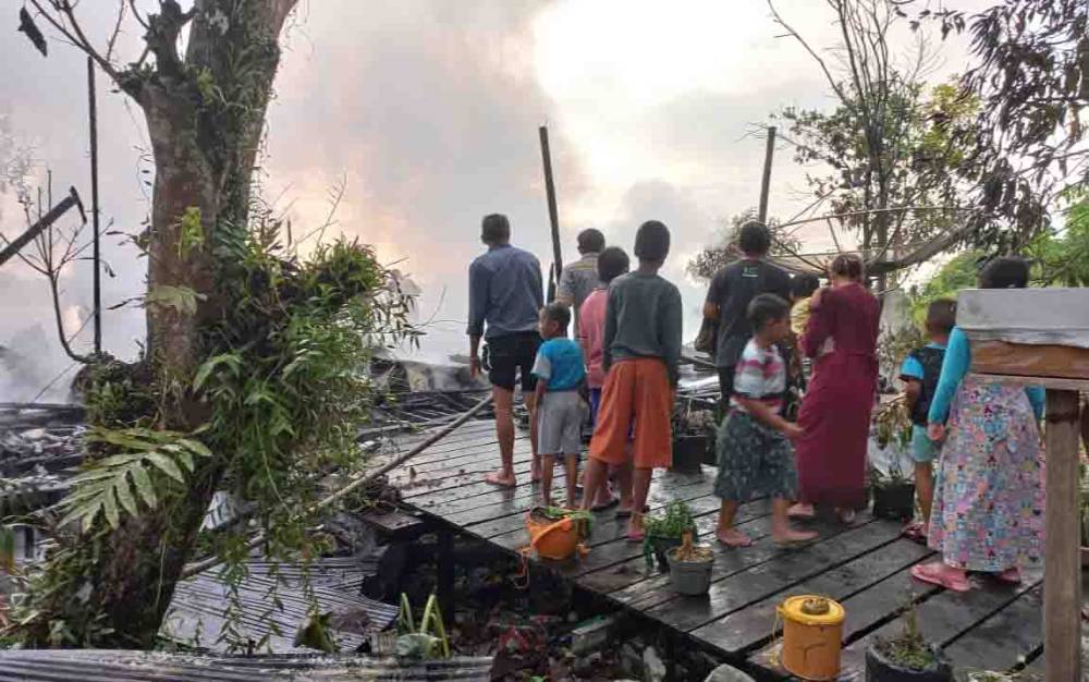 Sebuah rumah di Desa Mendawai, Kabupaten Katingan hangus terbakar diduga tersambar petir, Senin sore, 23 Agustus 2021.