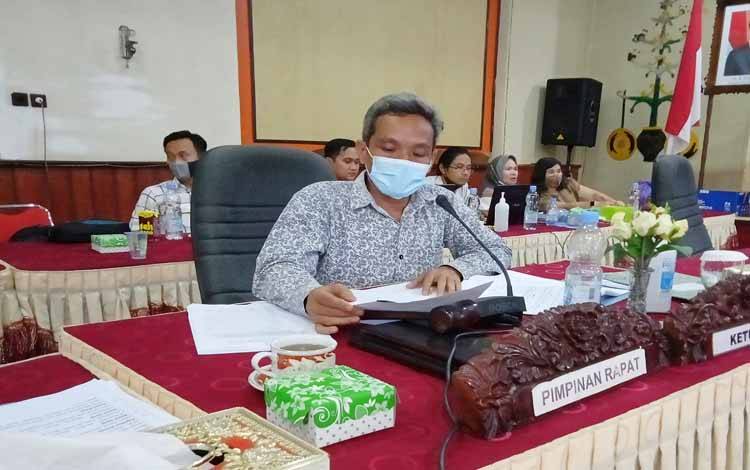 Rapat kerja Bapemperda terkait pembahasan bersama Raperda Kabupaten Barito Timur tentang perubahan atas Perda Nomor 2 Tahun 2018 tentang pajak daerah