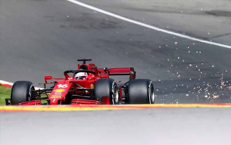 Pebalap Ferrari Charles Leclerc menjalani sesi latihan bebas Grand Prix Belgia, Sirkuit Spa-Francorchamps. (27/8/2021) (ANTARA/REUTERS/JOhanna Geron)