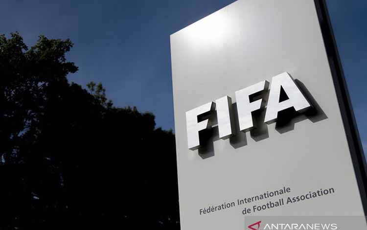 Logo badan sepak bola dunia FIFA terlihat di kantor pusatnya di Zurich