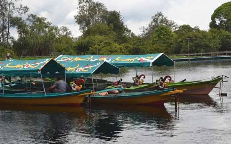 Kapal wisata susur sungai di Kota Palangka Raya