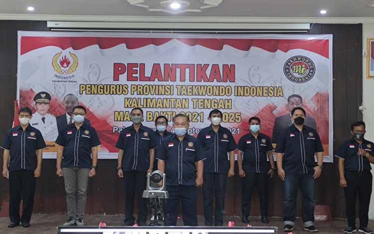 Pengurus Taekwondo Indonesia Provinsi Kalteng saat kegiatan pelantikan secara virtual