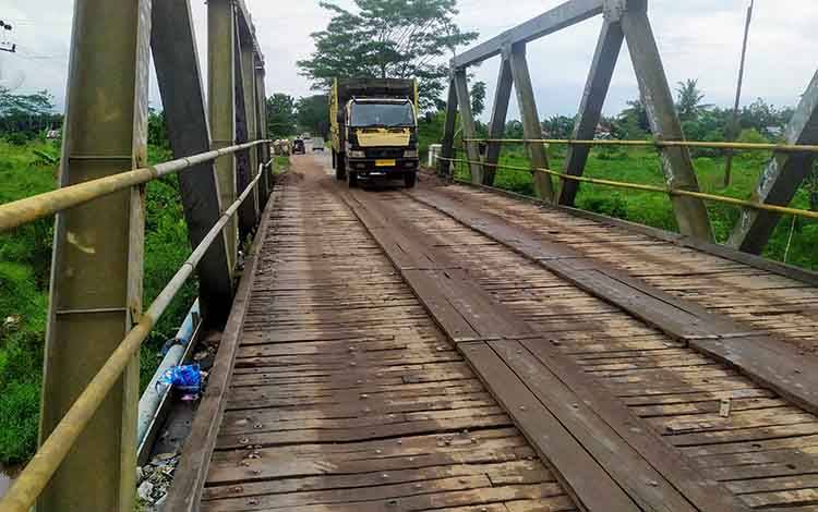 Jembatan Jalan Kapten Mulyono Sampit, yang sudah bagus dan bisa dilalui kembali. 