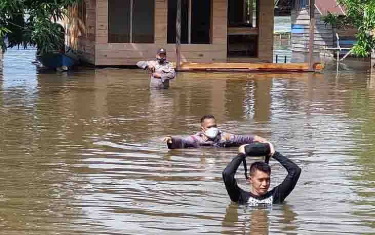 Kondisi banjir di Desa Hanjalipan, Kecamatan Kota Besi, Kotawaringin Timur. 