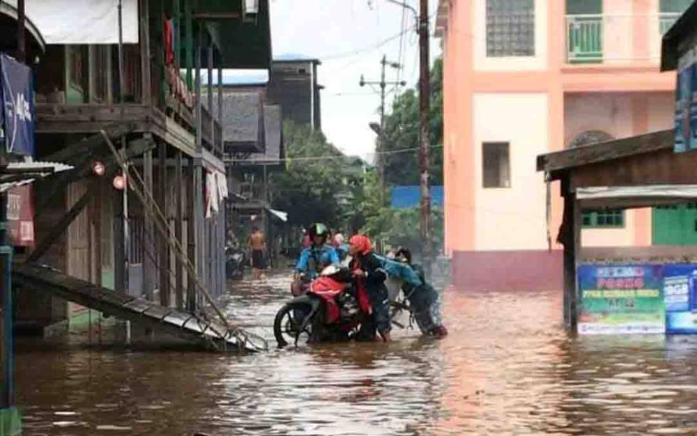 Banjir yang terjadi di Kabupaten Barito Utara, Minggu, 5 September 2021.