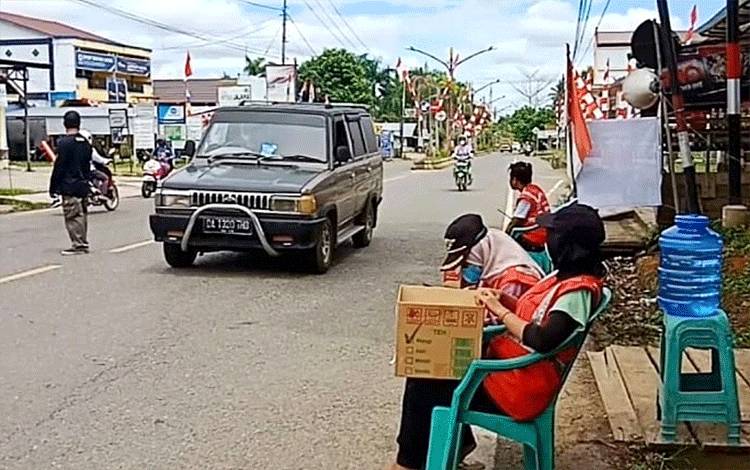Relawan Matabu Jaya melakukan penggalangan bantuan bagi korban bencana banjir di Katingan.