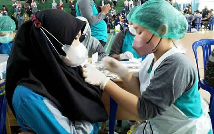 Pelaksanaan vaksinasi covid-19 bagi remaja atau pelajar di Kuala Kapuas