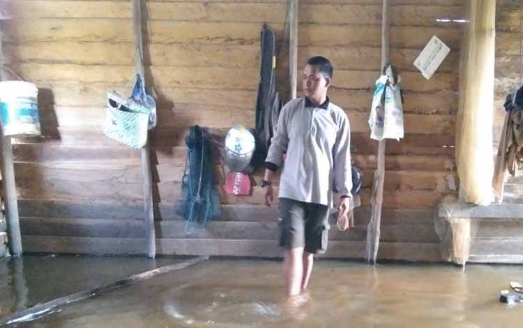 Genangan air masuk dalam rumah warga di salah satu desa wilayah Kecamatan Seruyan Raya