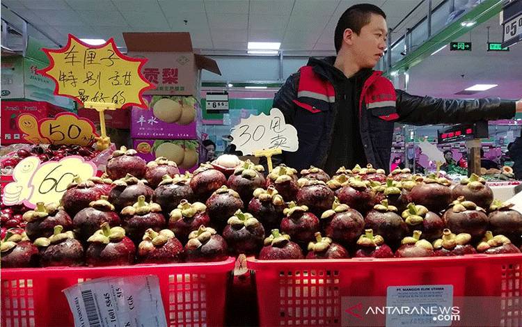 Arsip - Manggis yang berasal dari Indonesia dijual pedagang di Pasar Zuojiazhuang, Beijing, China. (ANTARA/M. Irfan Ilmie)