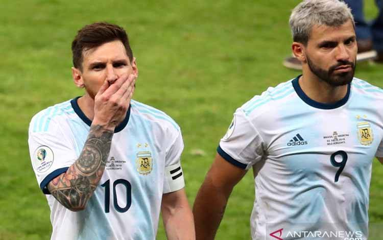 Lionel Messi (kiri) dan Sergio Aguero saat berseragam timnas Argentina