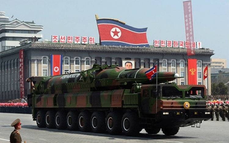 Arsip-Rudal antarbenua jarak menengah Korea Utara, KN-08, tampak dalam parade militer ANTARA/Reuters/businessinsider.co.id.