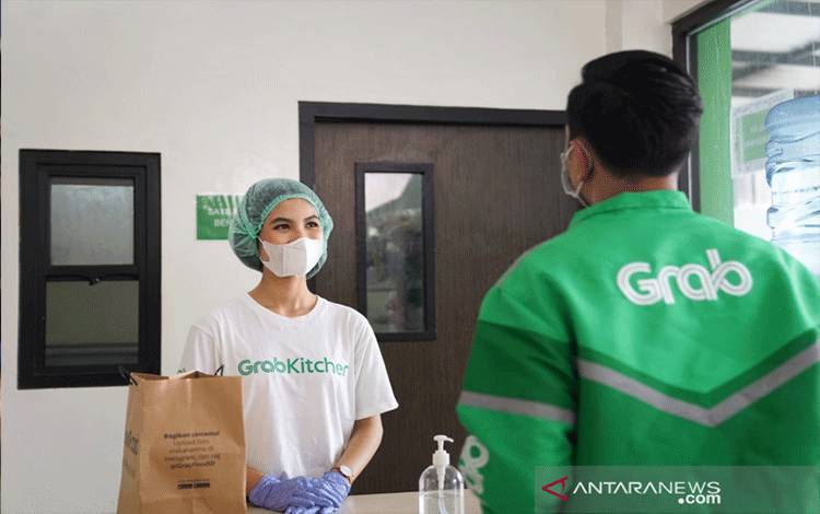 Ilustrasi layanan Grab untuk memenuhi kebutuhan masyarakat selama PPKM dengan penyediaan antaran barang dan makanan yang dijamin higienis dan nyaman. (ANTARA FOTO/ HO/ Grab Indonesia)