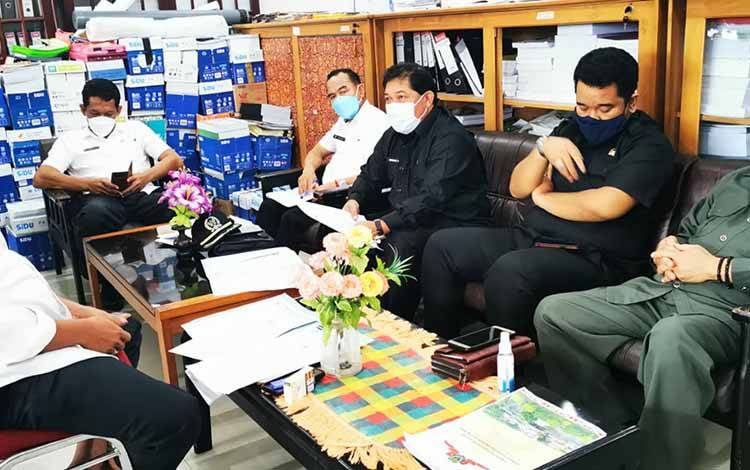 Anggota DPRD Kabupaten Kapuas saat melakukan konsultasi dan koordinasi Perda Prokes ke Biro Hukum Setda Kalteng, pada Rabu 15 September 2021.