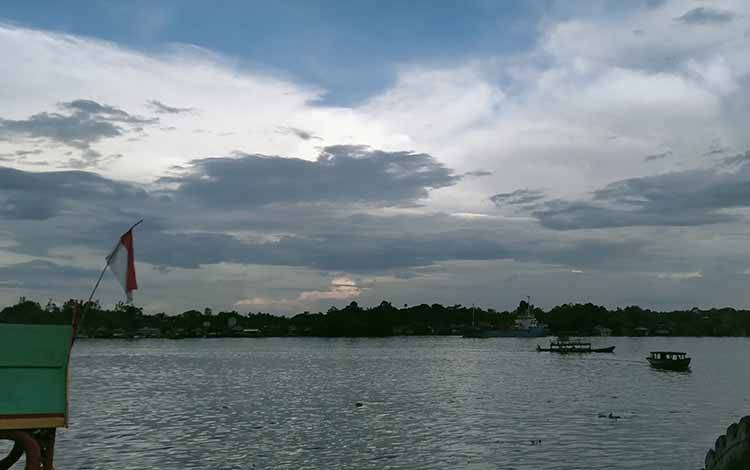 Sungai Mentaya di Sampit, Kabupaten Kotawaringin Timur.