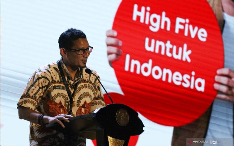 Dokumentasi-Menteri Pariwisata dan Ekonomi Kreatif Sandiaga Salahuddin Uno menyampaikan sambutan saat peluncuran layanan 5G Indosat Ooredoo dan '5G Experience Center' atau pusat layanan teknologi 5G di Gedung Robotika ITS Surabaya, Jawa Timur, Kamis (16/9/2021). ANTARA FOTO/Didik Suhartono/wsj. (ANTARA FOTO/DIDIK SUHARTONO)