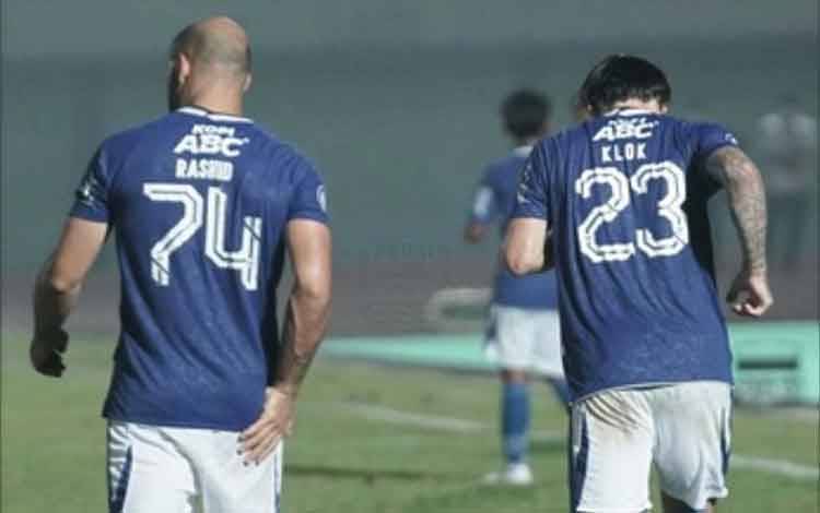 Dua pemain Persib, Mohammed Bassim Rashid dan Marc Klok (ANTARA/HO/Persib.co.id)