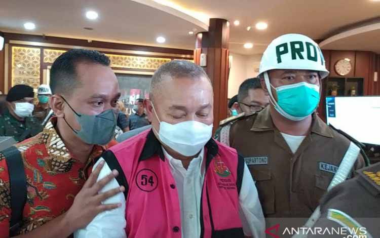 Mantan Gubernur Sumatera Selatan Alex Noerdin ditetapkan sebagai tersangka kasus dugaan tindak pidana korupsi pembelian gas bumi oleh BUMD Perusahaan Daerah Pertambangan dan Energi (PDPDE) Sumsel periode 2010-2019, Kamis (16/9/2021)