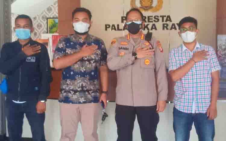 Kapolresta Palangka Raya Kombes Pol Sandi Alfadien Mustofa bersama tim BEM Nusantara.