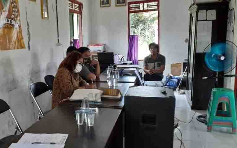 Sekretaris Komisi III DPRD Kalteng, Kuwu Senilawati saat melaksanakan reses.