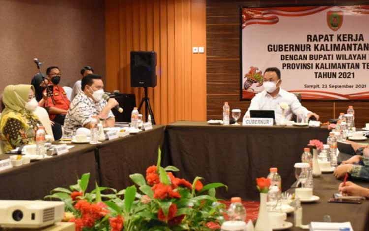 Gubernur Kalteng Sugianto Sabran dalam rapat kerja bersama para bupati wilayah barat provinsi setempat, Kamis (23/9/2021)