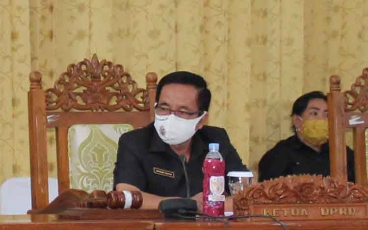 Foto // Ketua DPRD Kabupaten Gumas, Akerman Sahidar.