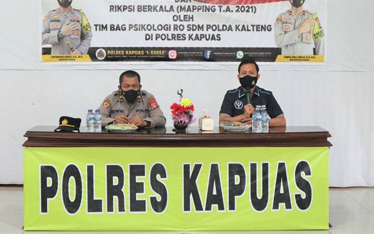 Pelaksanaan tes psikologi berkala bagi pemegang Senpi dinas bagi personil Polres Kapuas, bertempat di Aula Mapolres pada Rabu, 29 September 2021.