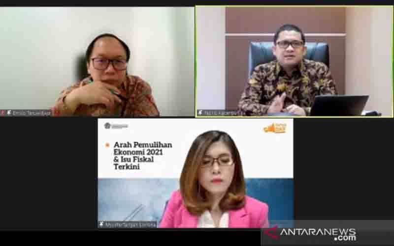Kepala Badan Kebijakan Fiskal (BKF) Kementerian Keuangan (Kemenkeu) Febrio Kacaribu (kanan atas) dalam taklimat media secara daring di Jakarta, Jumat (1/10/2021). (foto : ANTARA/Agatha Olivia)