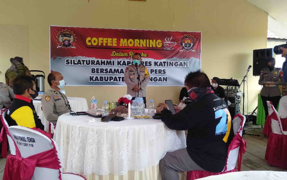 Wakapolres Katingan Kompol Hemat Siburian menyampaikan sambutan pada cofee morning, Jumat, 1 Oktober 2021