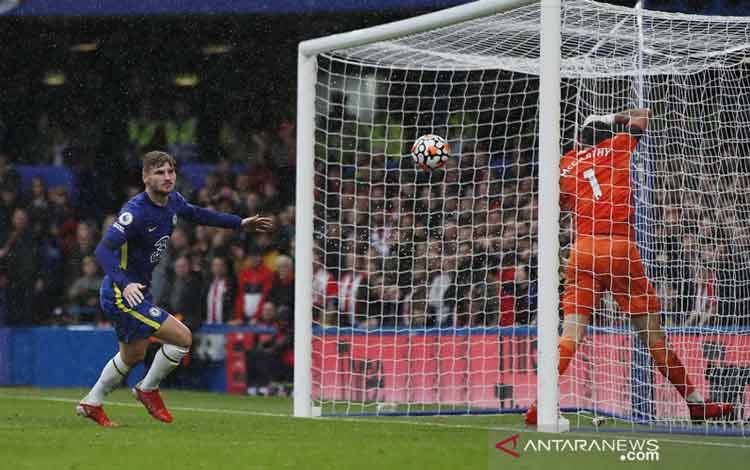 Pemain Chelsea Timo Werner merayakan gol kedua sebelum dianulir melalui VAR pada laga Liga Inggris melawan Southampton di Stamford Bridge, London, Inggris (2/10/2021). ANTARA FOTO/Action Images via Reuters/Paul Childs/aww. 