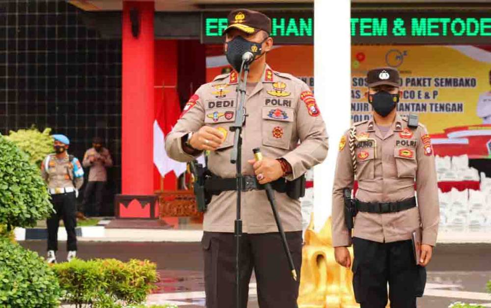 Kapolda Kalteng Irjen Dedi Prasetyo saat memimpin upacara kenaikan pangkat 3 ASN Polri