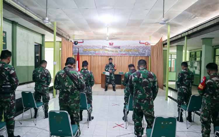 Kegiatan doa bersama yang dilaksanakan anggota Kodim 1013 Muara Teweh dalam rangka peringatan HUT TNI ke 76