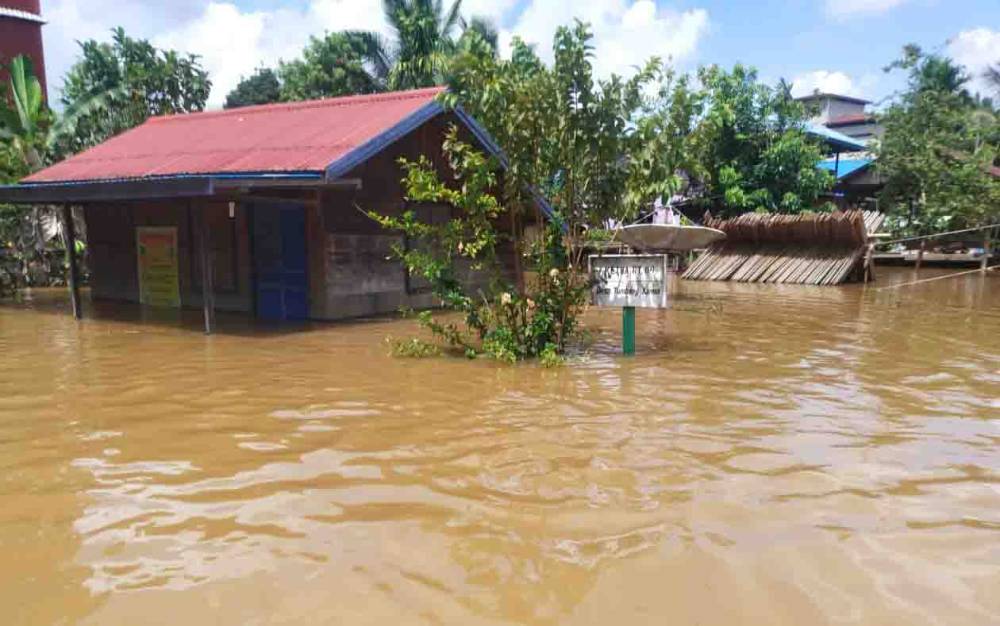 Banjir di wilayah Tumbang Kaman,  Kecamatan Sanaman Mantikei, Kabupaten Katingan, Sabtu 9 Oktober 2021