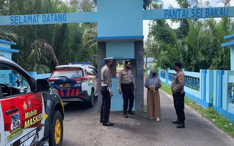 Regu patroli Polres Seruyan saat menyambangi kawasan wisata Sungai Bakau