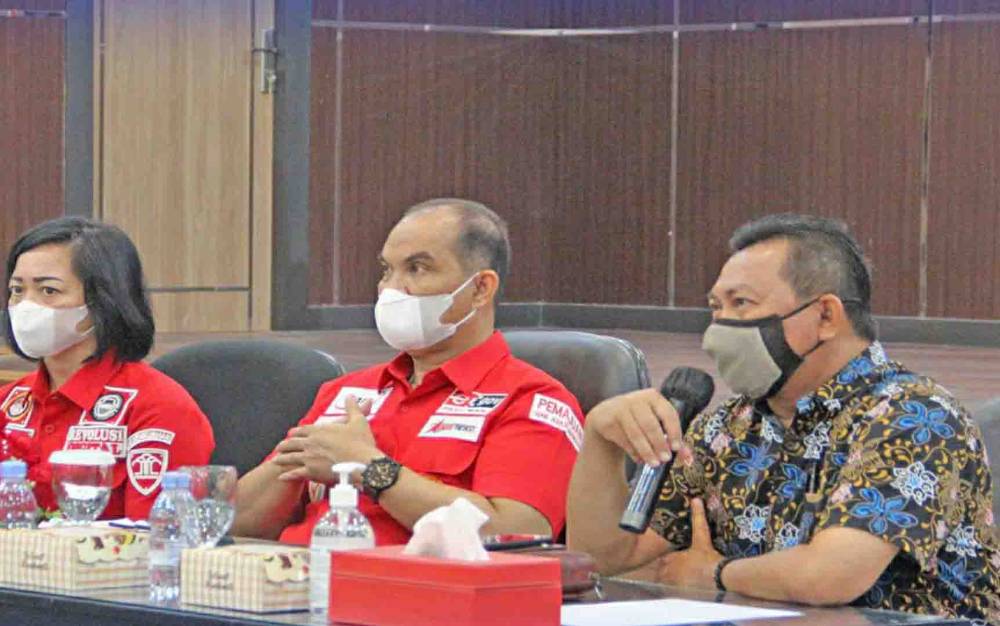 Wakil Ketua I Bapemperda DPRD Kapuas, HM Rosihan Anwar (kanan) saat berkoordinasi dengan jajaran Kanwil Kemenkumham Kalteng.