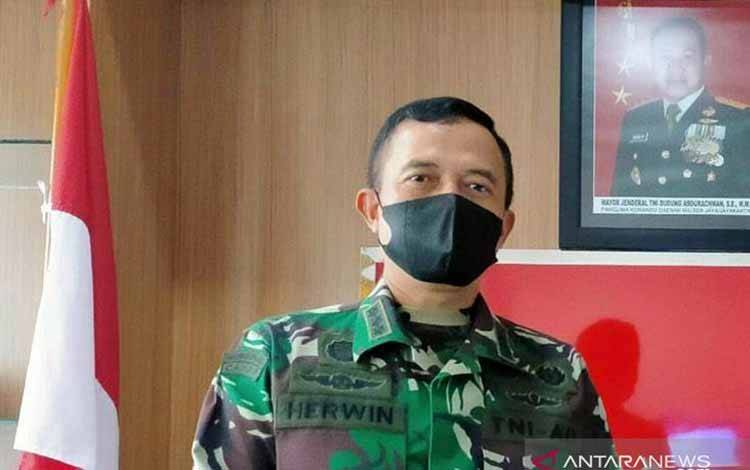 Kepala Penerangan Kodam Jaya Kolonel Arh Herwin BS
