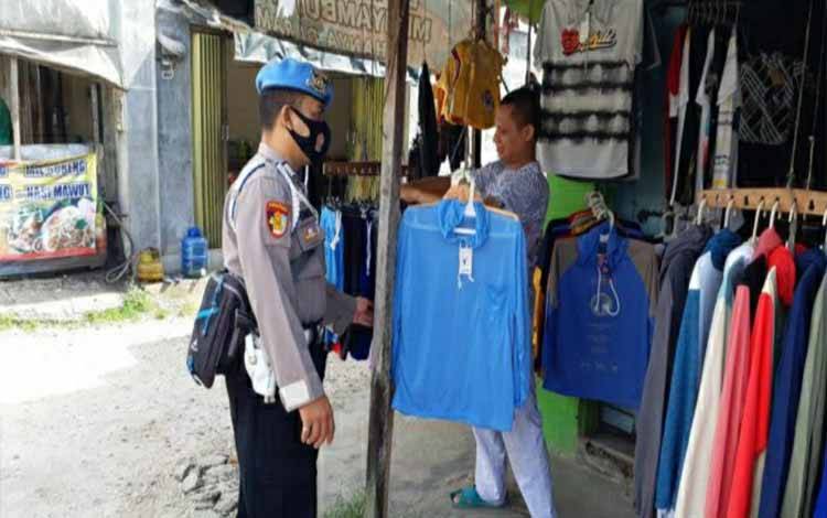 Anggota Polsek Kapuas Tengah  patroli di pasar harian waspadai tindakan kriminalitas