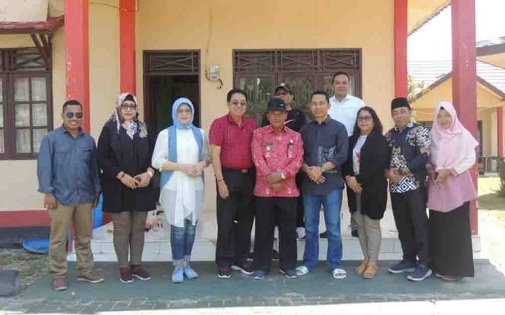 Ketua Komisi III DPRD Kalteng, Duwel Rawing bersama dengan anggota lainnya saat melaksanakan reses.