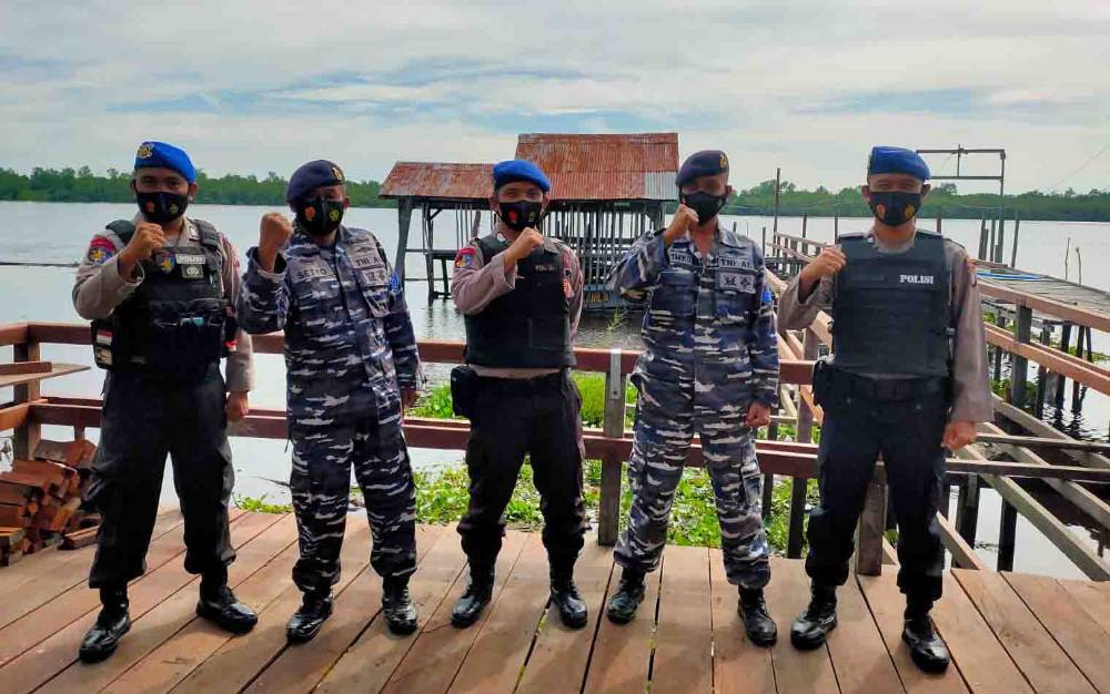 Foto// Satuan Polairud dan TNI AL Pos Kuala Pembuang, terus tingkatkan sinergitas jaga keamanan perairan