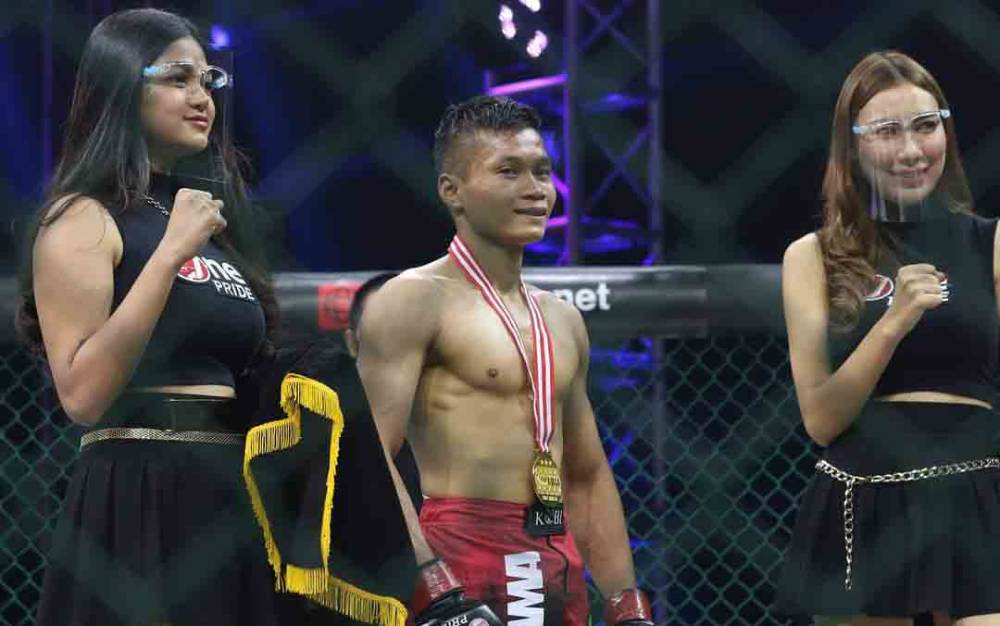 Aminudin, petarung MMA asal Kabupaten Kobar, Provinsi Kalteng usai memenangkan pertarungan dalam ajang One Pride MMA
